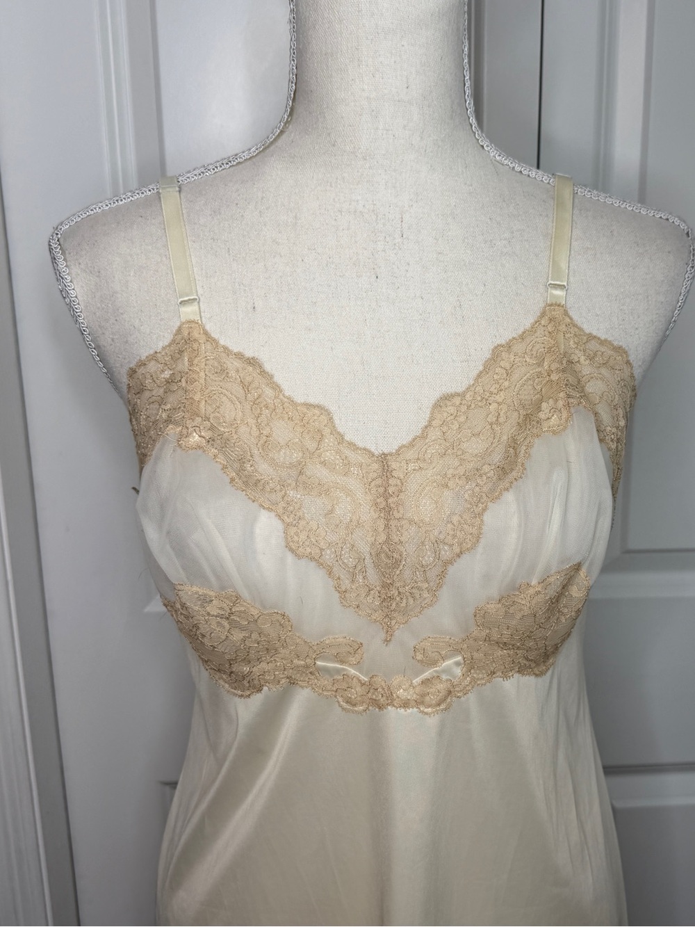 Vanity Fair Vintage Cream Beige Satin Lace Slip dress Small Floral Paisley Mesh - Picture 2 of 8
